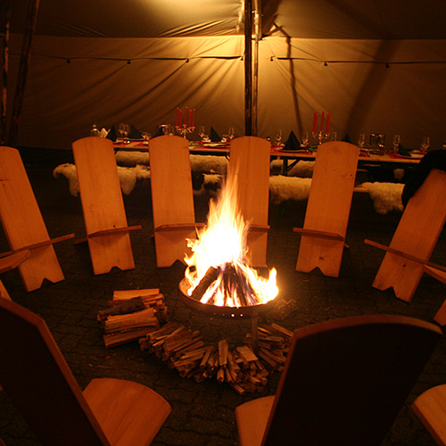 Schneeschuh-Partys im Skandinavischen Eventtipi